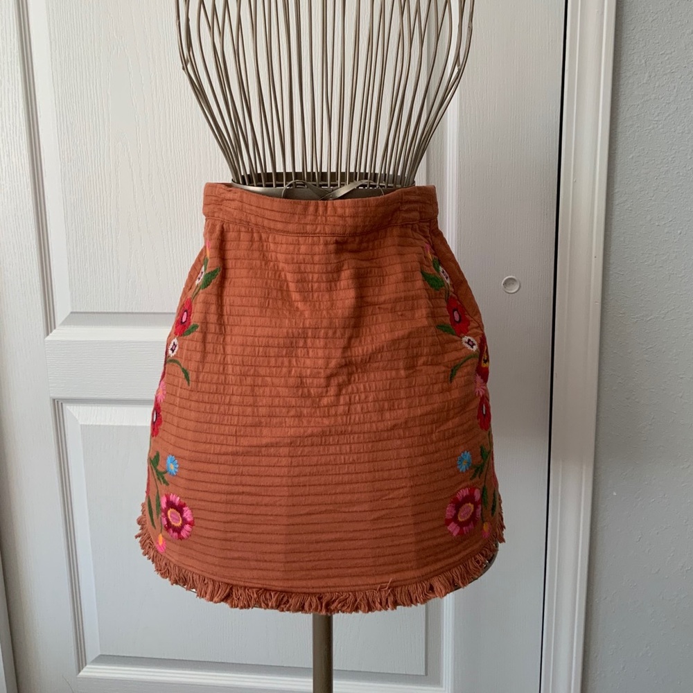 Embroidered pencil skirt